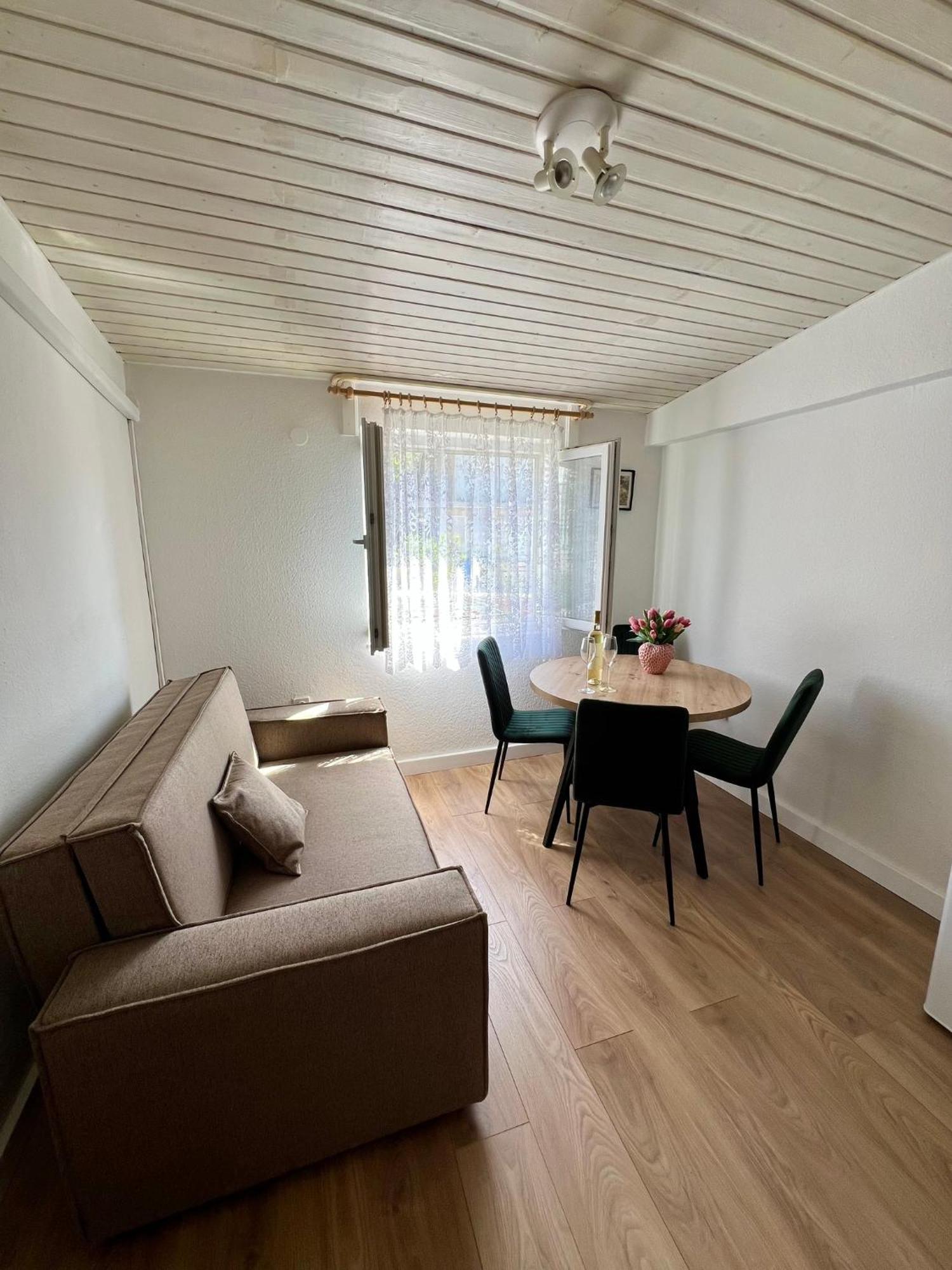 Apartment Jole Ražanj Exterior foto